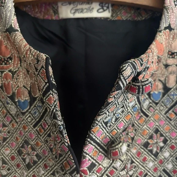 Multicolor Geometric Patterned Jacket - Picture 6 of 9